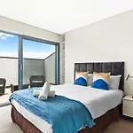 Convenient 4Br With Private Pool Close To Airport