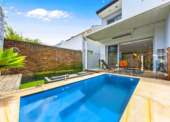 Convenient 4Br With Private Pool Close To Airport