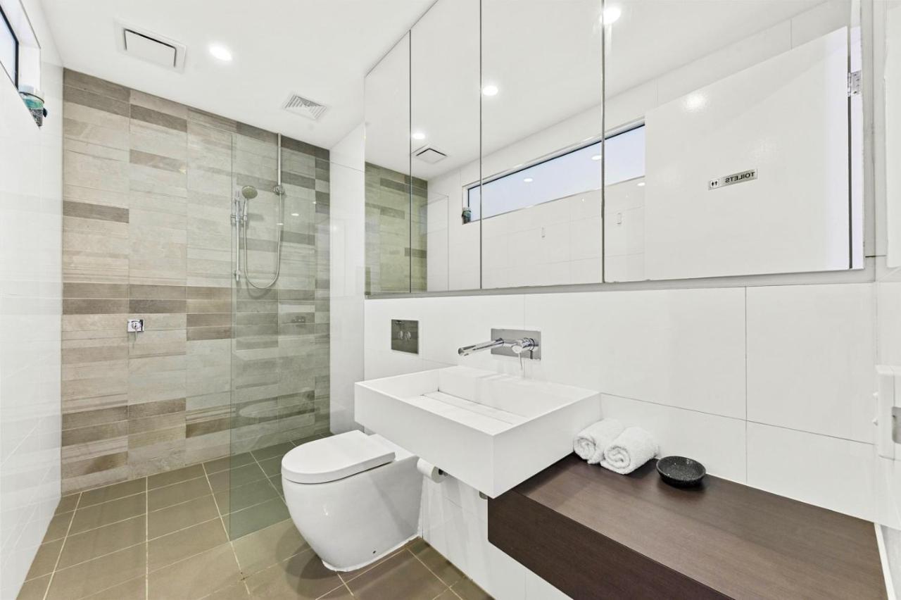 Convenient 4br With Private Pool Close To Airport Villa