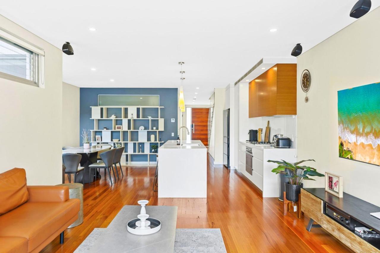 Convenient 4br With Private Pool Close To Airport Villa Sydney