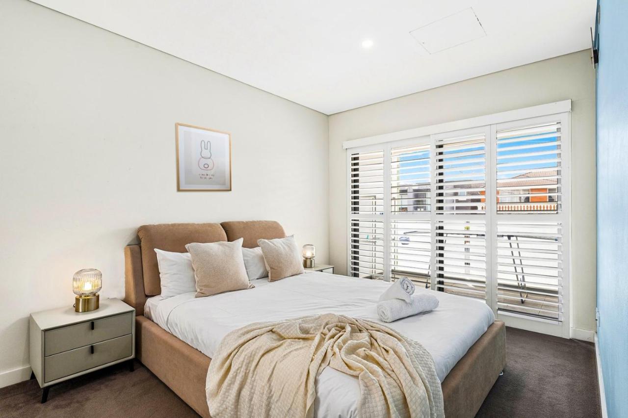 Convenient 4br With Private Pool Close To Airport Sydney