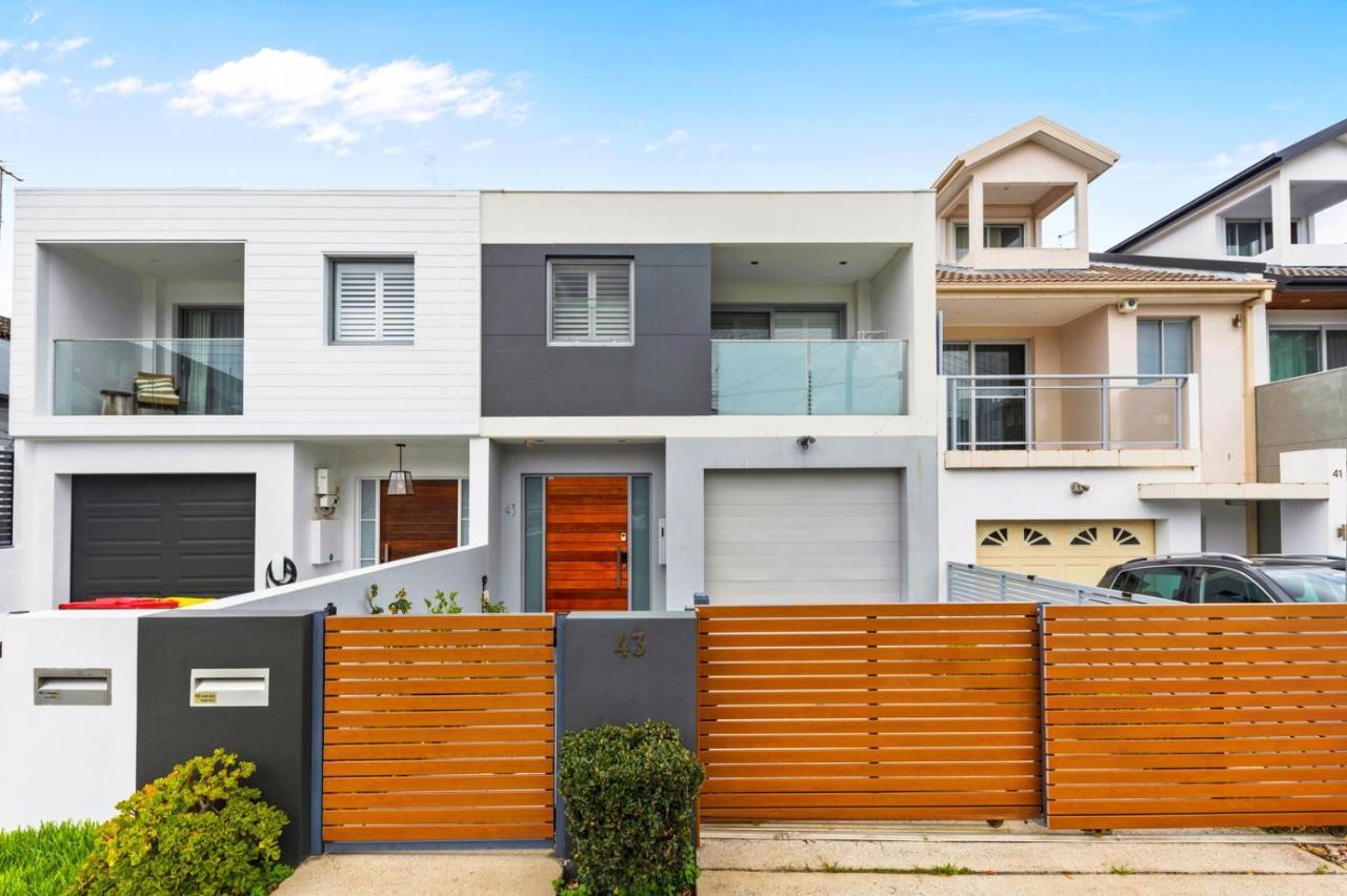 Convenient 4br With Private Pool Close To Airport Sydney